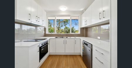 3 BEDROOM, TOP FLOOR APARTMENT - Photo 3