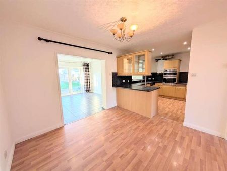 The Greenway, Cippenham, SL1 - Photo 4