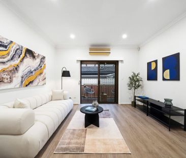 Front 2 Bedroom Villa with Lock up Garage - Photo 5