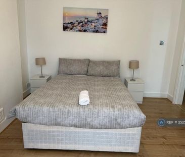 4 bedroom terraced house to rent - Photo 5