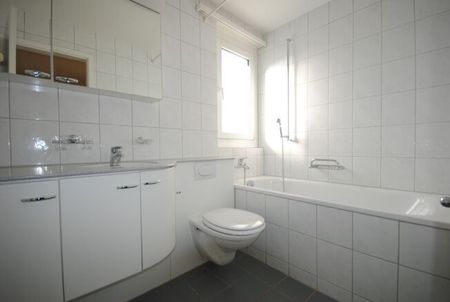 Close to the city center and right next to the train station - Photo 2