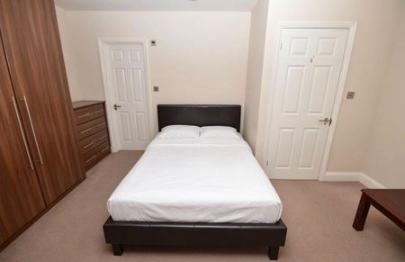 1 bedroom in a house share to rent - Photo 4