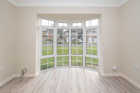 Blenheim Avenue, Faversham - Photo 2