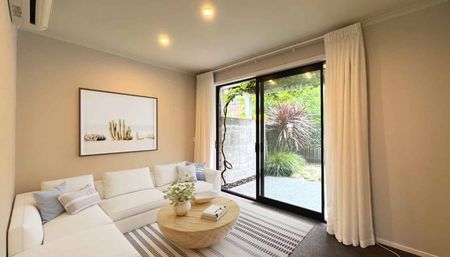 Two bedroom townhouse in Hobsonville - Photo 2