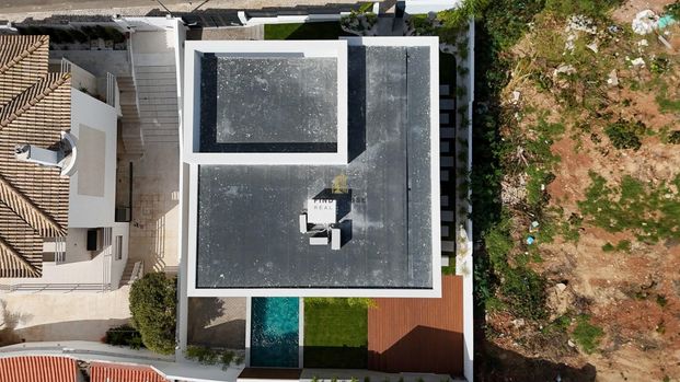 Moradia Isolada T5 com piscina e jardim no Arneiro - Foto 1