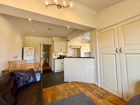 5 bedroom detached house to rent - Photo 3