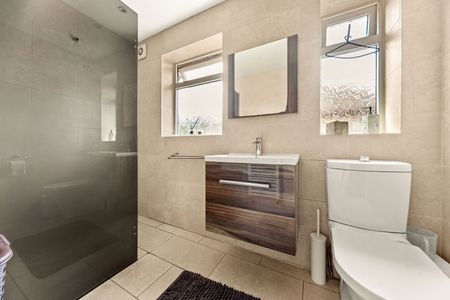 Street Lane, Leeds, West Yorkshire - Photo 4