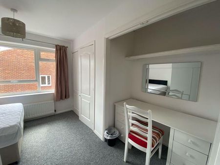 4 bedroom house share to rent - Photo 5