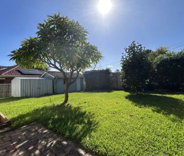 Beautifully presented family home set in prime location, offering b... - Photo 1