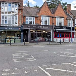 A fully refurbished one bedroom apartment with air conditioning in the heart of Sunningdale. - Photo 3