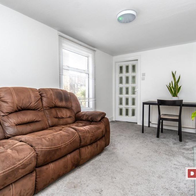 4 bedroom terraced house to rent - Photo 1