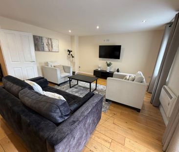 Cambridge Square, Middlesbrough - Photo 2