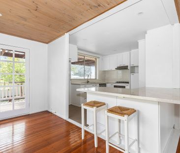 Warm, Welcoming Living in a Prime Frankston Location - Photo 3