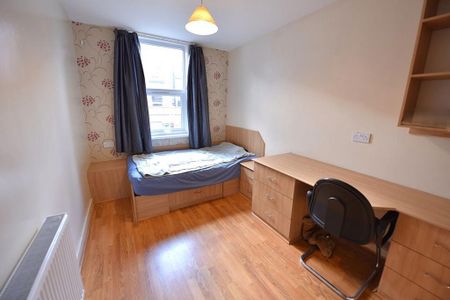 5 bedroom flat to rent - Photo 4