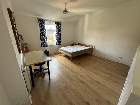 4 bedroom terraced house to rent - Photo 4