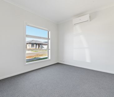17 Rivulet Street, Sunbury VIC 3429 - House For Rent | Domain - Photo 1