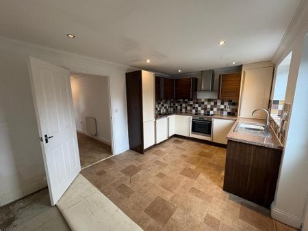 2 bedroom terraced house to rent - Photo 4