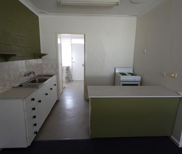 Charming 1 Bedroom Unit in Prime Location - Photo 5