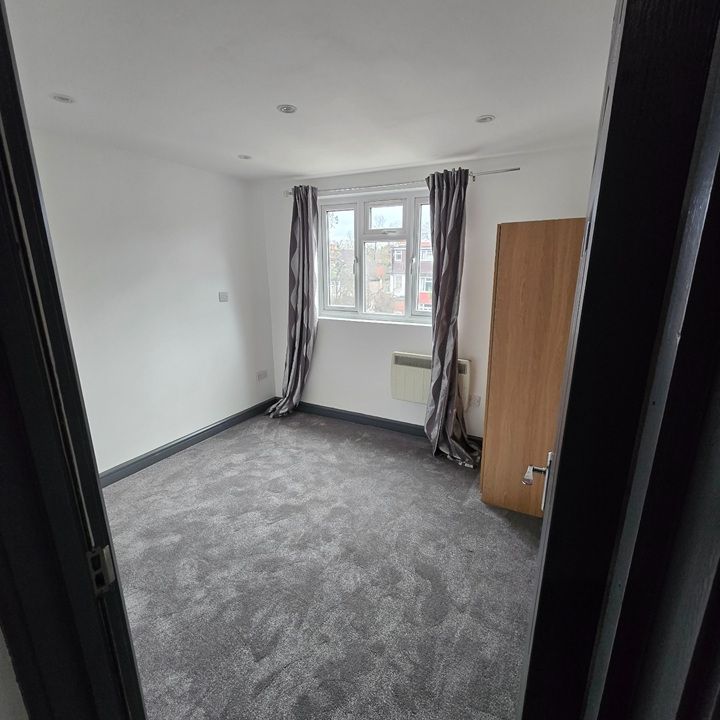 2 Bed Flat, London, SW16 - Photo 1