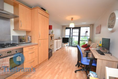 2 bed Flat for Rent - Photo 3