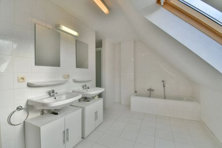 Halfopen gezinswoning met drie slaapkamers - Photo 5