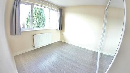 3 bedroom end of terrace house to rent - Photo 3