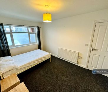 1 bedroom in a house share to rent - Photo 4