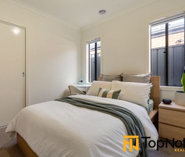 Modern and Stylish 4 bedroom family home!! - Photo 3