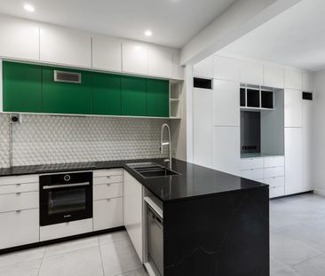 Immaculately renovated Courtyard Apartment | City-Fringe Lifestyle - Photo 1