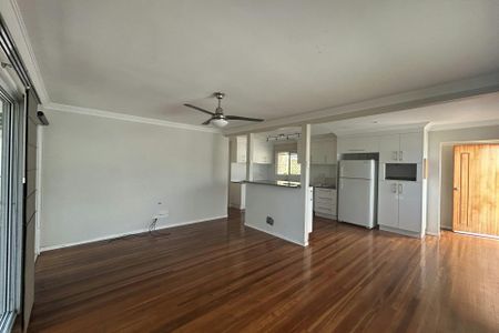 SPACIOUS FAMILY HOME WITH A RUMPUS ROOM AND SWIMMING POOL AVAILABLE NOW! - Photo 3