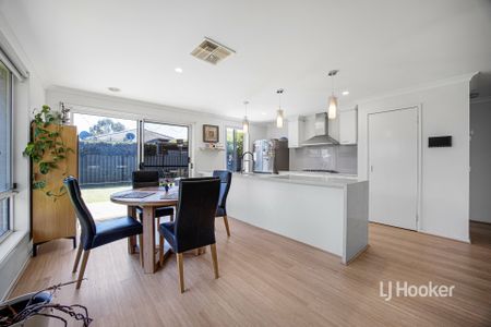 40 Breasley Parkway, Point Cook VIC, Belconnen - Photo 5