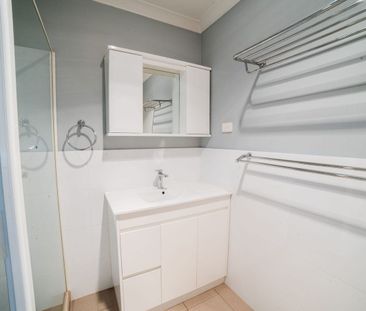 Spacious Family Haven with Charm, Comfort & Fruit Trees – A Perfect... - Photo 5