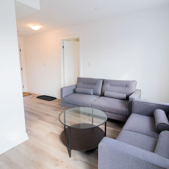 COZY 2 BEDROOM CONDO IN NIAGARA FALLS!! - Photo 1