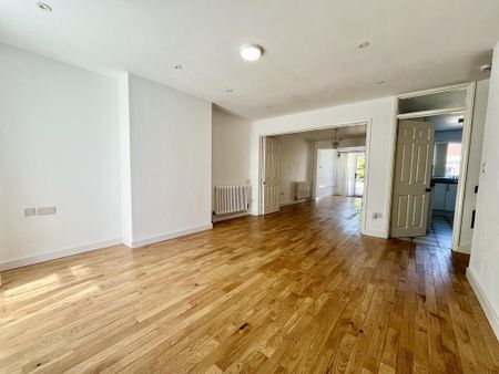 4 bedroom semi-detached house to rent - Photo 4
