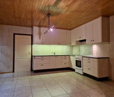 Gunstig gelegen verrassend ruime 3 slaapkamer woning met koer en ga... - Foto 2