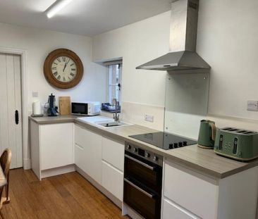 2 bedroom semi-detached house to rent - Photo 4