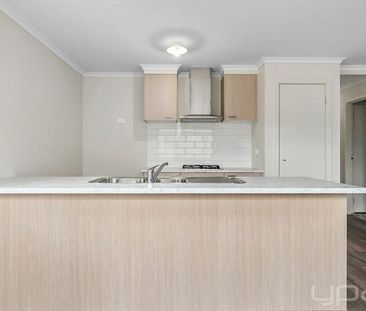 Modern Living with Exceptional Features - Photo 6