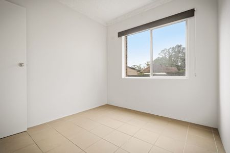 Charming 2-Bedroom Unit in Convenient Minto Location - Photo 3