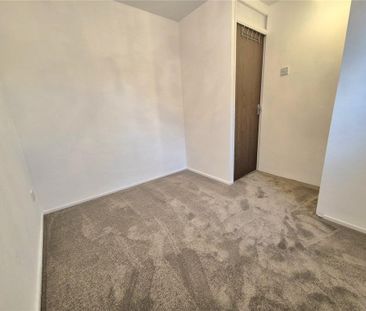 3 bedroom end of terrace house to rent - Photo 2