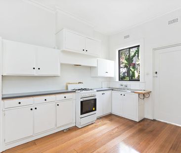 COSY HOME - RENOVATED - Photo 3