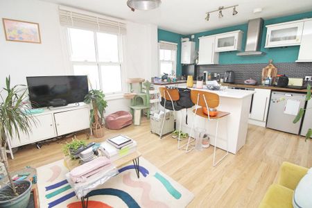 2 bedroom apartment to rent - Photo 3