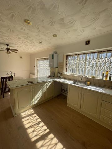 6 bedroom terraced house to rent - Photo 4