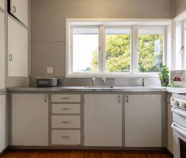 Charming 2 bed unit - walk to the hospital - Photo 1