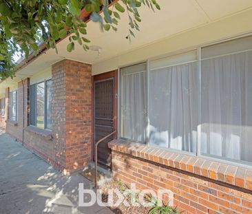 Low Maintenance Living - 2 bedroom Unit in the heart of Chelsea - Photo 3