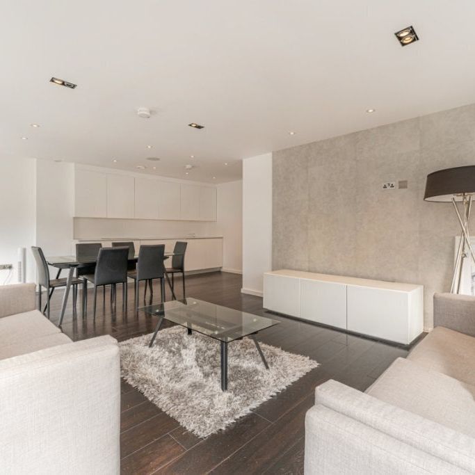 2 bedroom conversion flat with 1 reception and 2 bathrooms in 34 Paddington Street, W1U - Photo 1