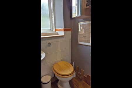 Room in a Shared House, Fawcett Close, SW16 - Photo 3