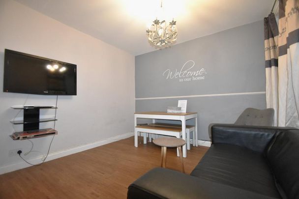 4 bedroom terraced house to rent - Photo 1