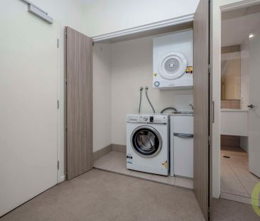 Lakeside Luxury - Photo 3