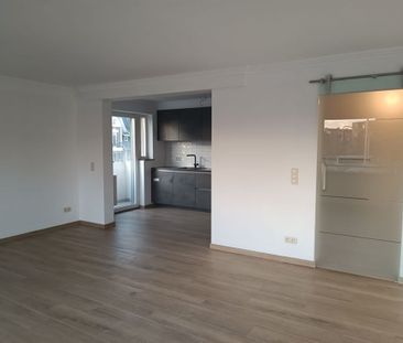 Stijlvol gerenoveerd appartement met 3 slaapkamers, ondergrondse autostaanplaats en kelderberging. - Foto 1