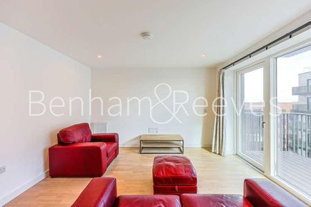 Sibley House, Greenleaf Walk, UB1 - Photo 3